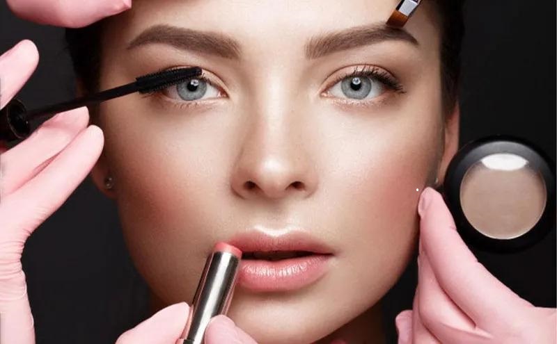 دوره جامع و مقدماتی آرایش صورت از صفر تا ورود به بازار کار